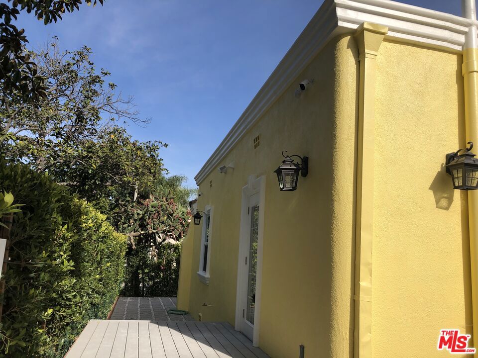 257 N La Peer Drive Property Photo 48