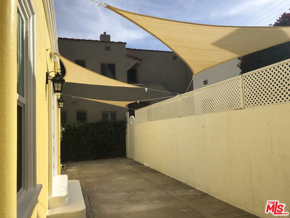 257 N La Peer Drive Property Photo 51