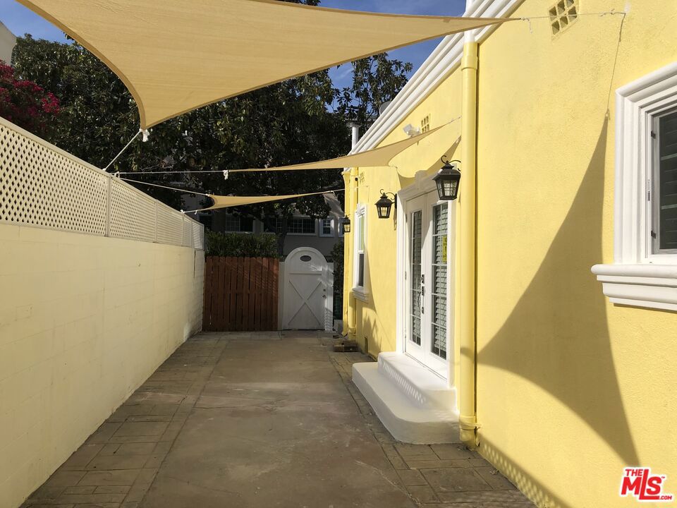 257 N La Peer Drive Property Photo 53