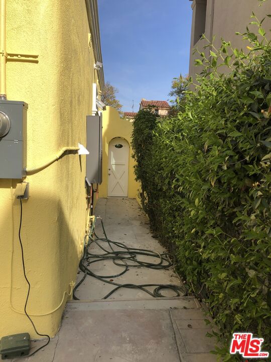 257 N La Peer Drive Property Photo 54