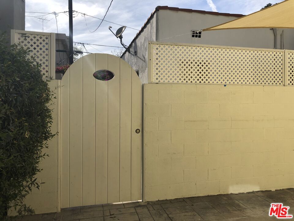 257 N La Peer Drive Property Photo 56