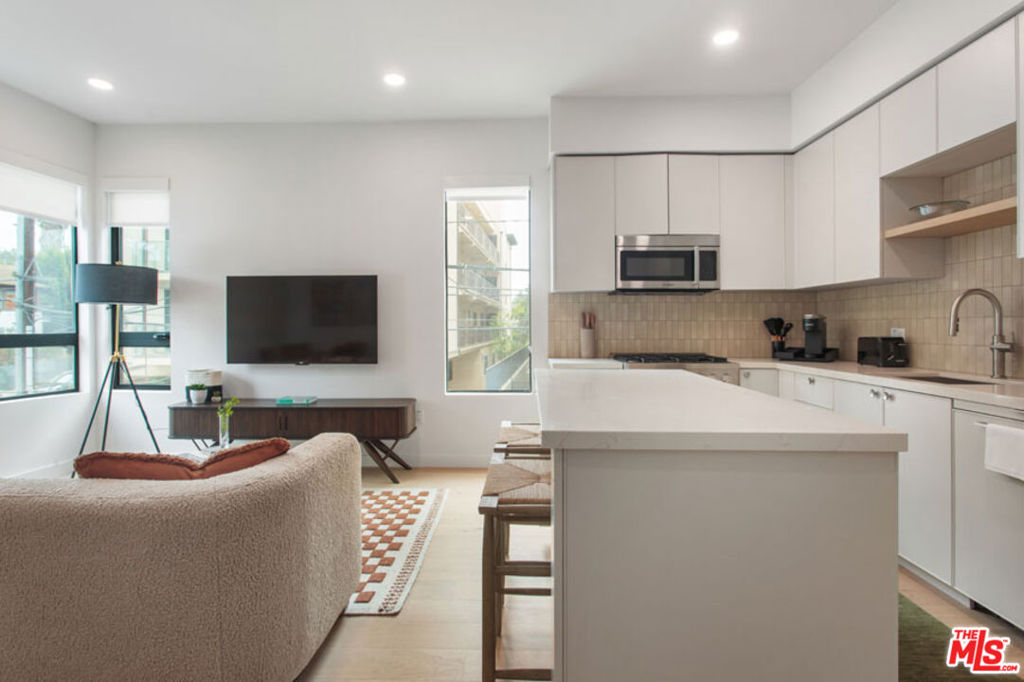 10310 Santa Monica Boulevard PH710 Property Photo 1
