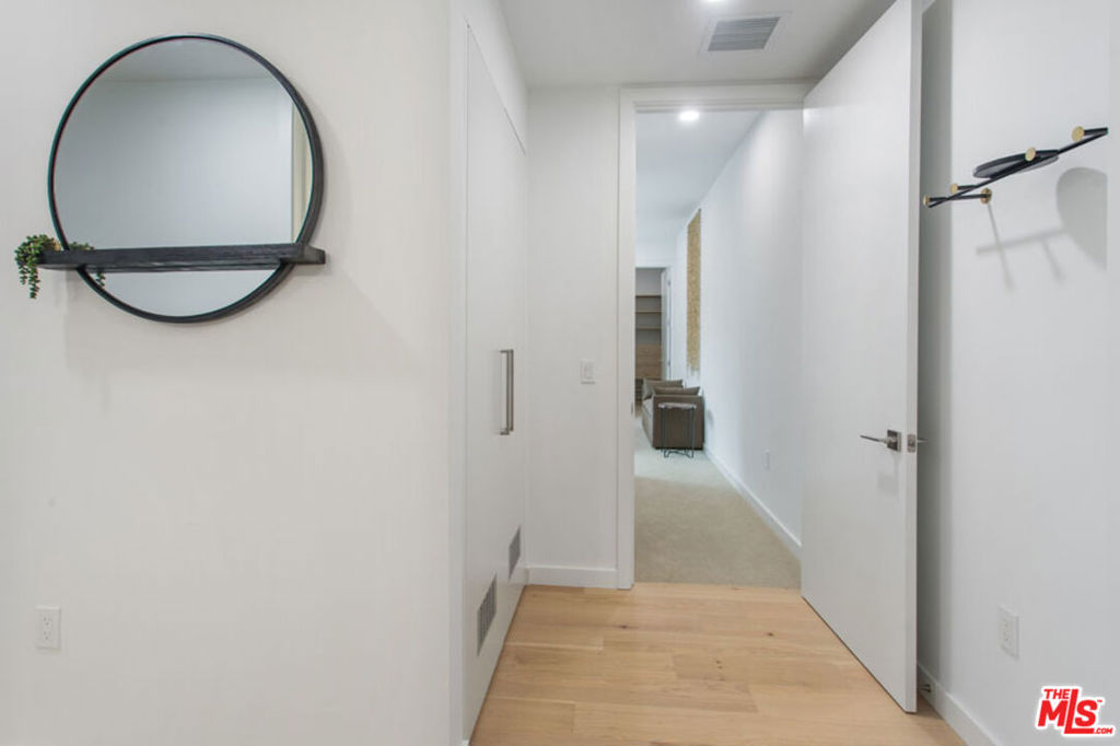 10310 Santa Monica Boulevard 621 Property Photo 20