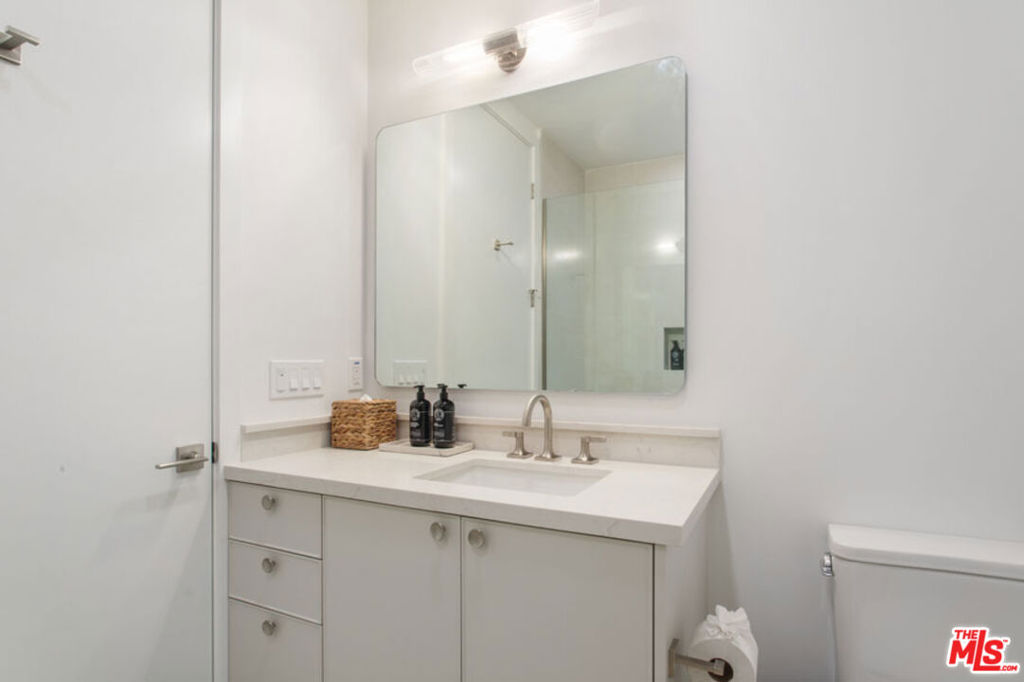 10310 Santa Monica Boulevard 621 Property Photo 22