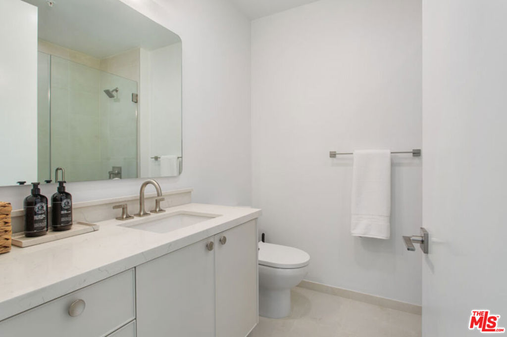 10310 Santa Monica Boulevard 411 Property Photo 11