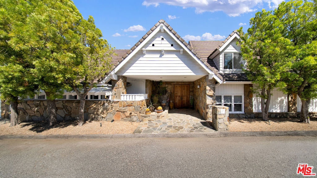 2312 Kimridge Road Property Photo 2