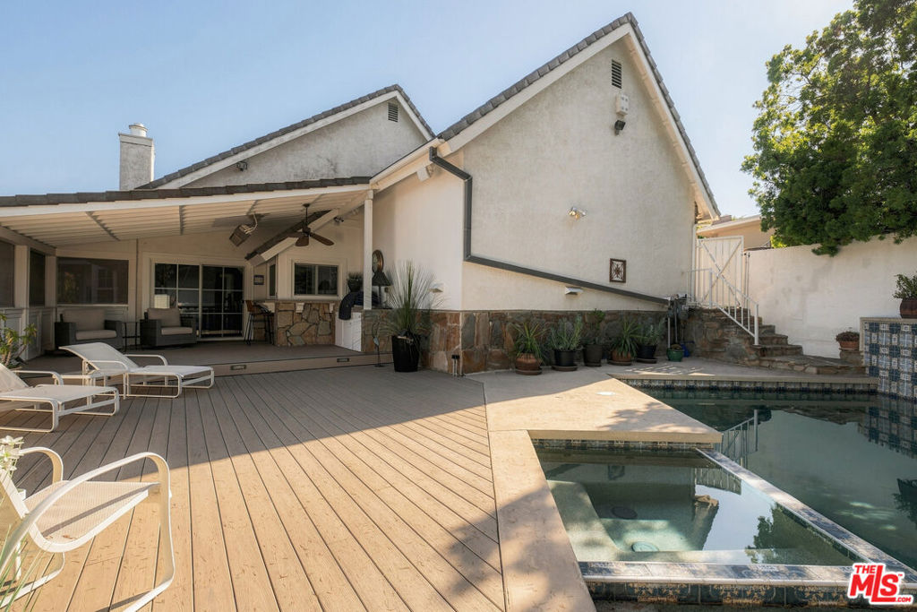 2312 Kimridge Road Property Photo 4