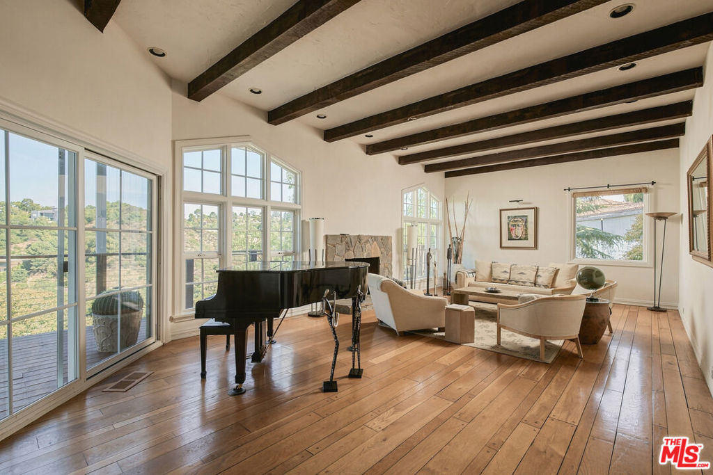 2312 Kimridge Road Property Photo 14