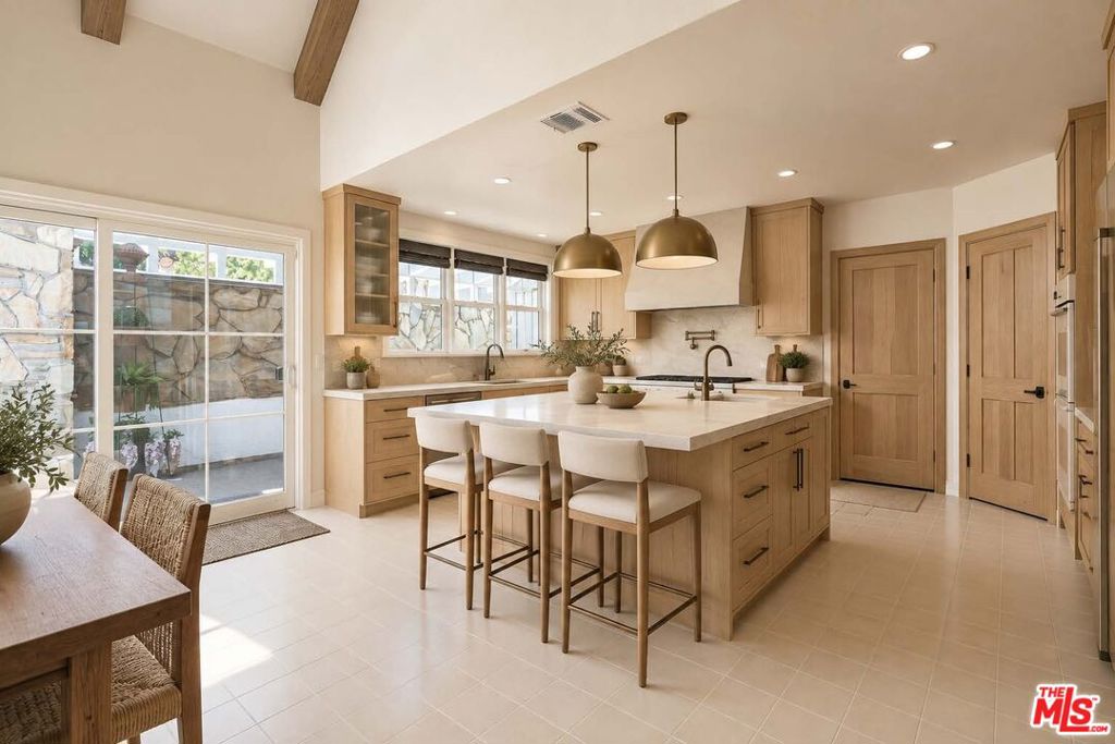 2312 Kimridge Road Property Photo 17