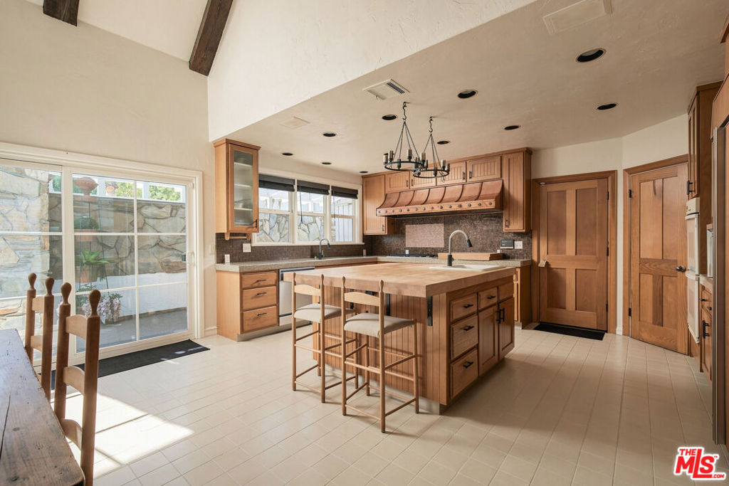 2312 Kimridge Road Property Photo 18