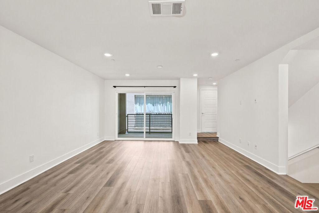 5262 N Rainier Way Property Photo 4