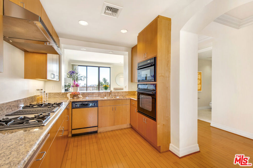 11847 Gorham Avenue 403 Property Photo 15