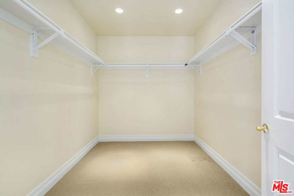 11847 Gorham Avenue 403 Property Photo 26