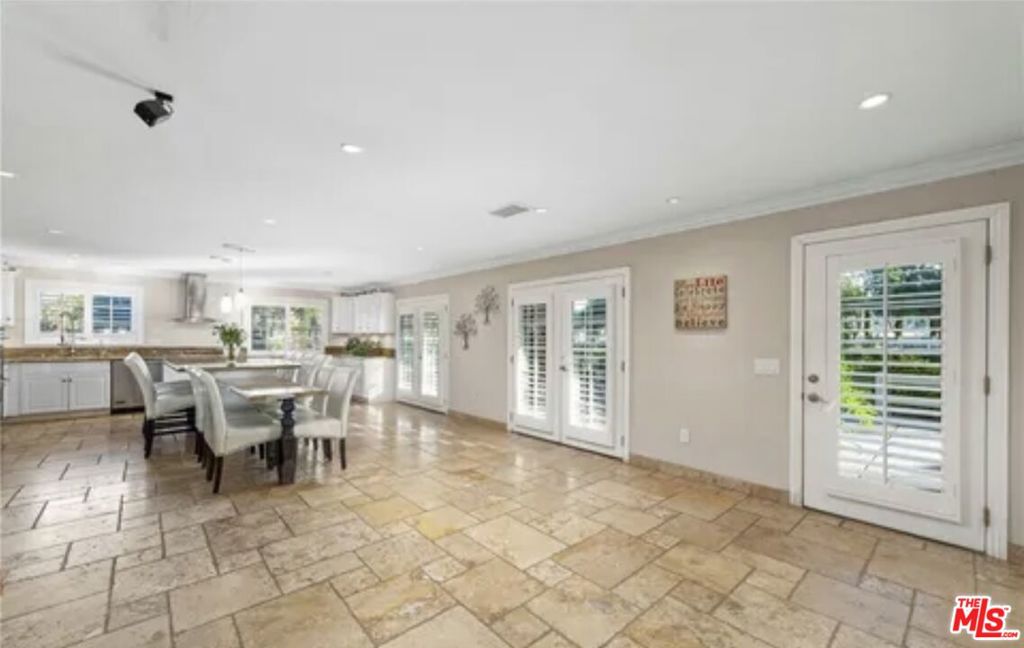 25590 Washington Avenue Property Photo 15