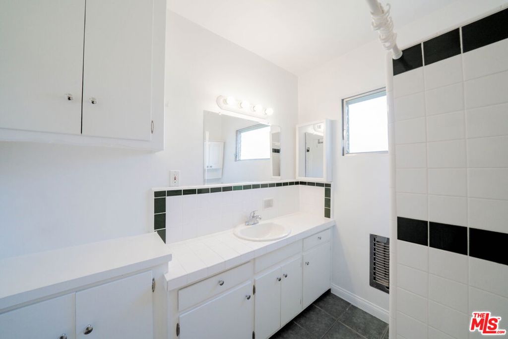 1037 11th Street 8 Property Photo 6