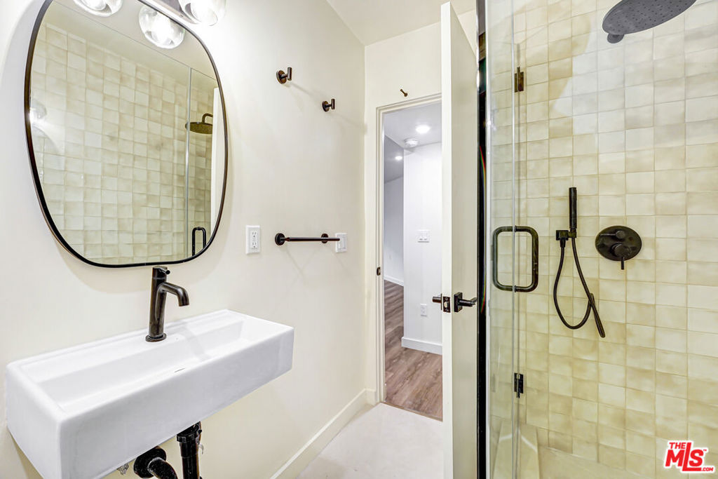 16185 W Sunset Blvd 4 Property Photo 6