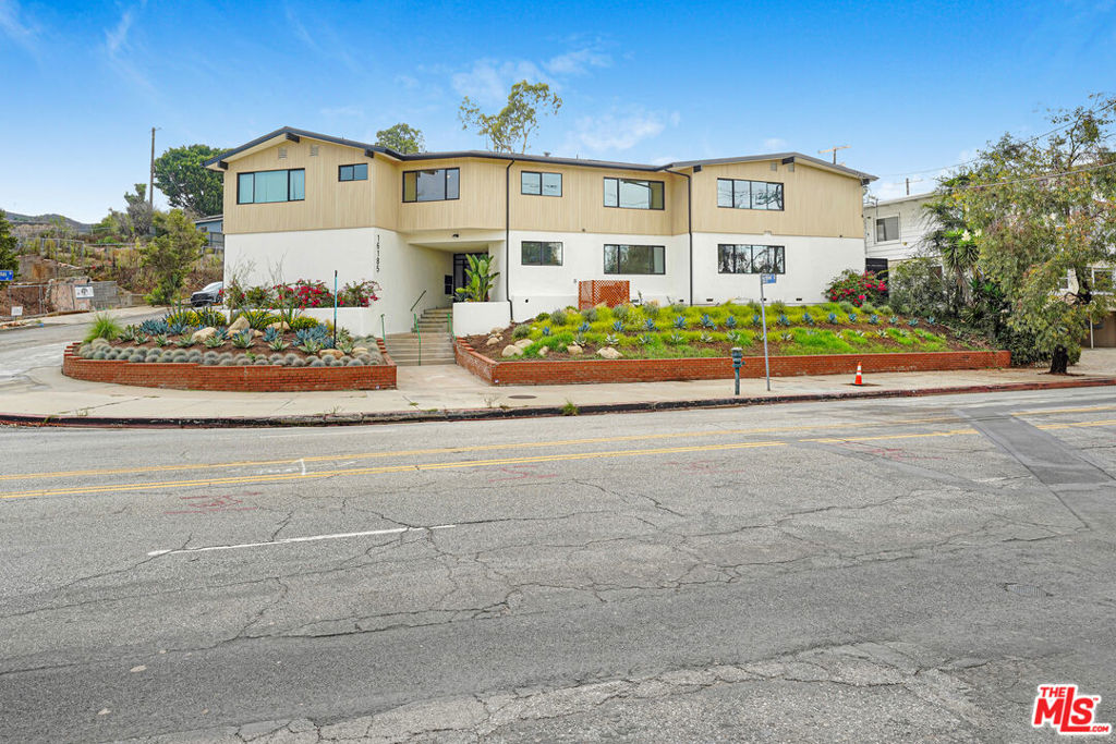 16185 W Sunset Blvd 4 Property Photo 9