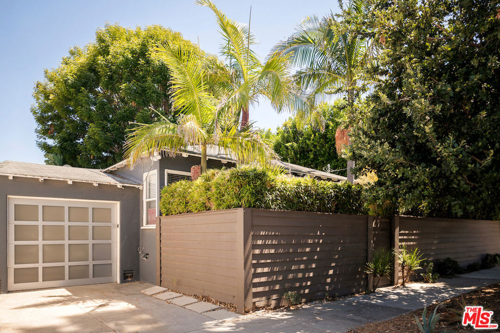 728 Pacific Street Property Photo 3