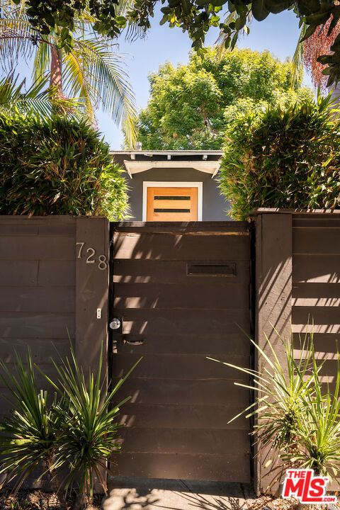 728 Pacific Street Property Photo 4