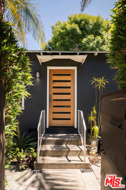 728 Pacific Street Property Photo 5