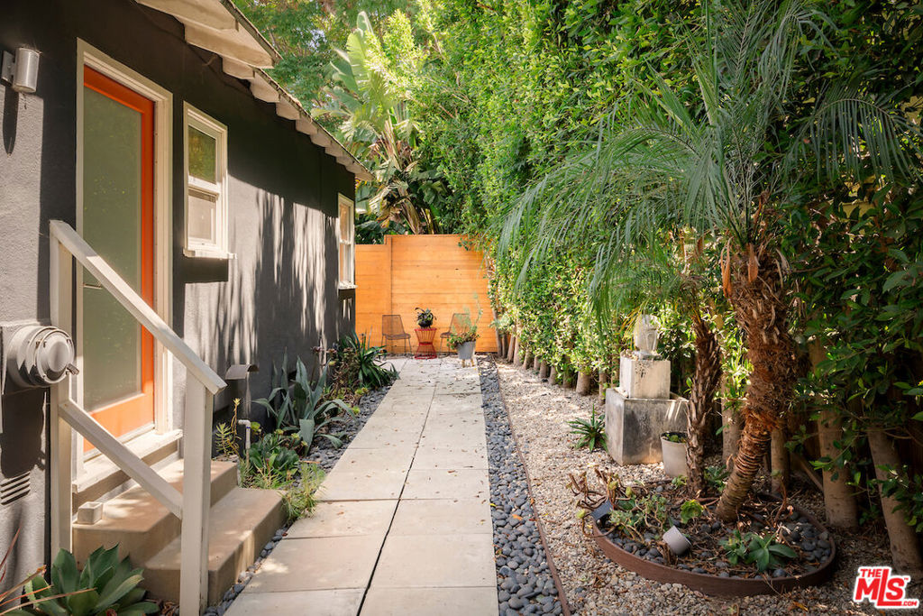 728 Pacific Street Property Photo 28