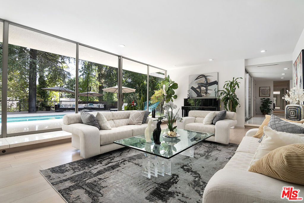 5000 Queen Victoria Road Property Photo 11