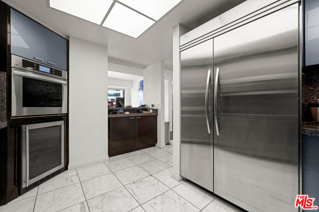 10520 Wilshire Boulevard 802 Property Photo 6