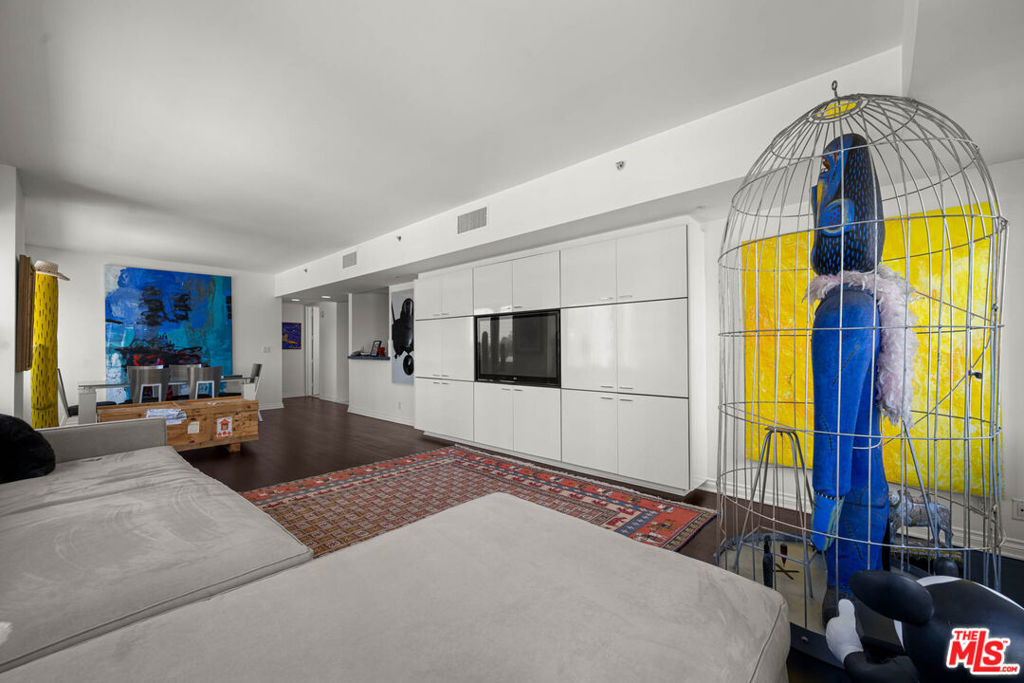 10520 Wilshire Boulevard 802 Property Photo 7