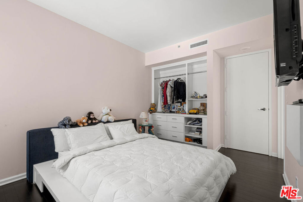 10520 Wilshire Boulevard 802 Property Photo 15
