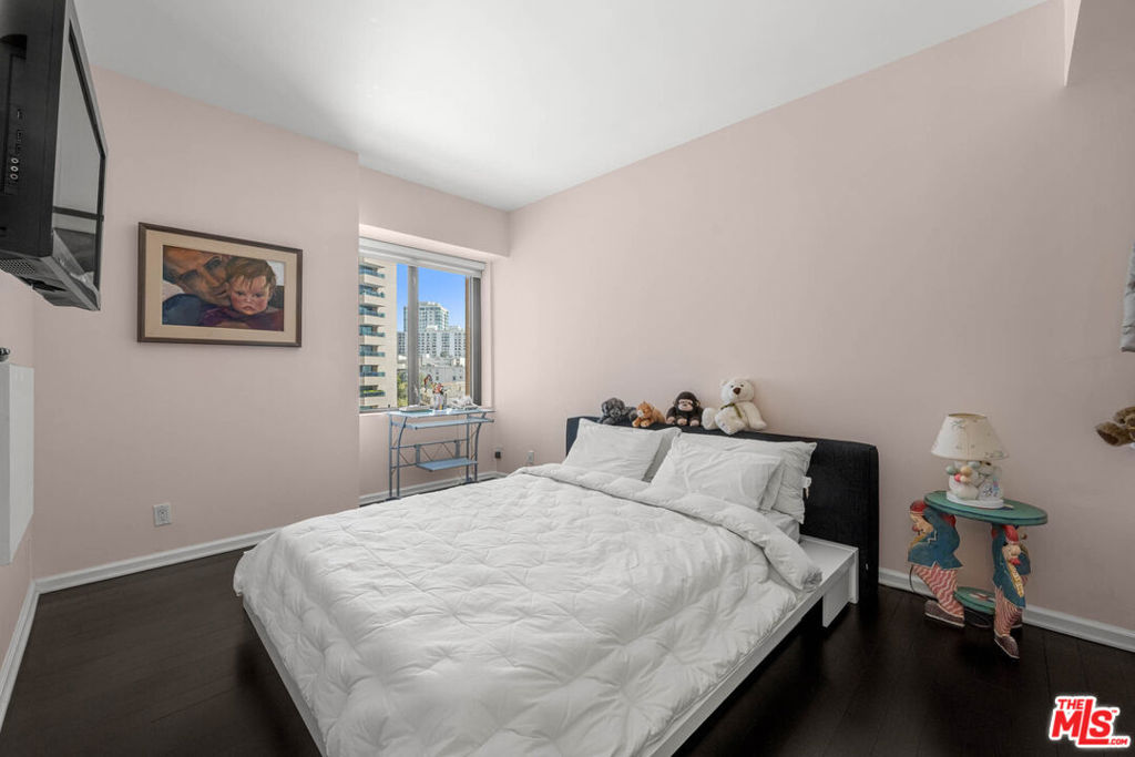 10520 Wilshire Boulevard 802 Property Photo 16