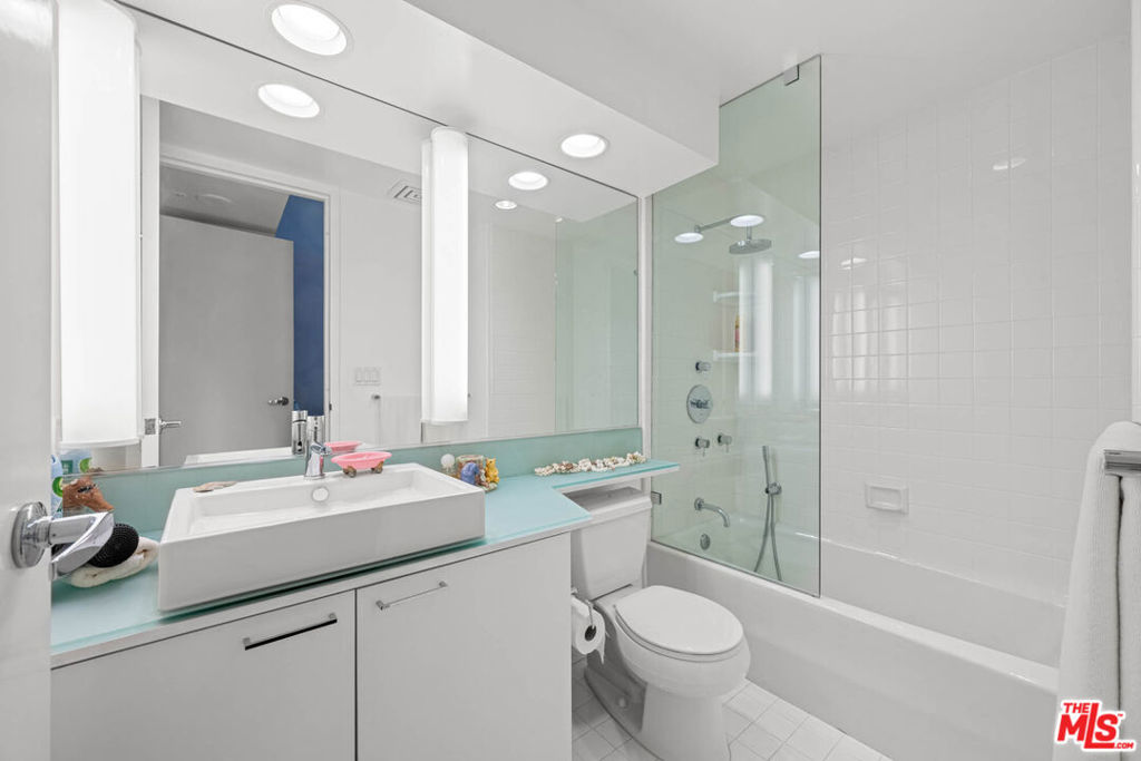 10520 Wilshire Boulevard 802 Property Photo 17