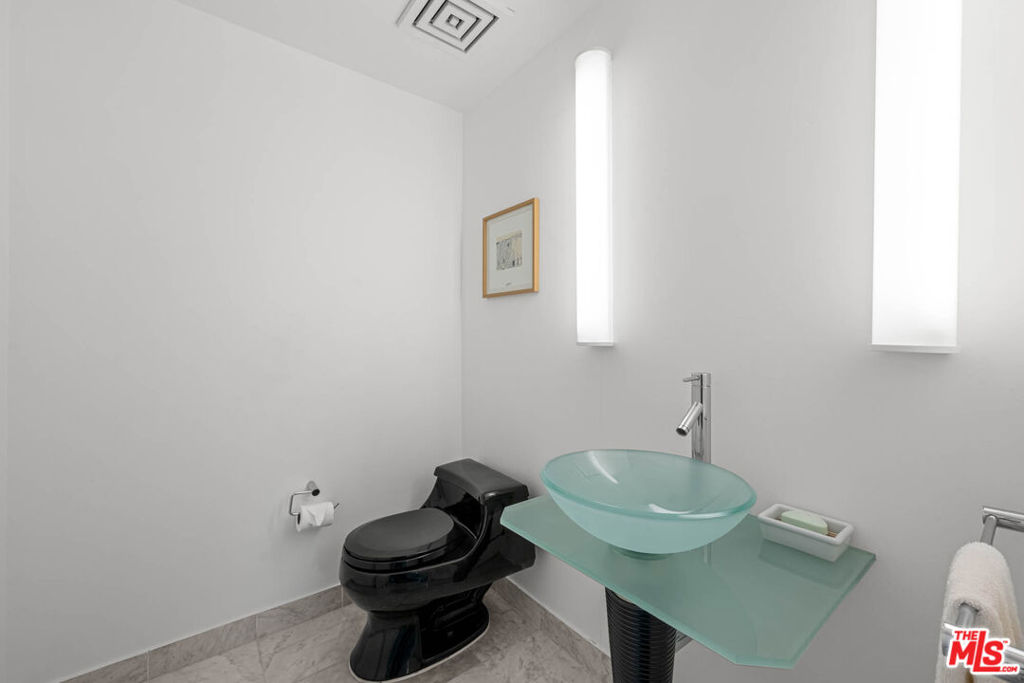 10520 Wilshire Boulevard 802 Property Photo 19