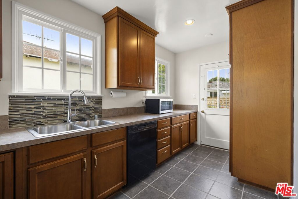 5206 Emporia Avenue Property Photo 10