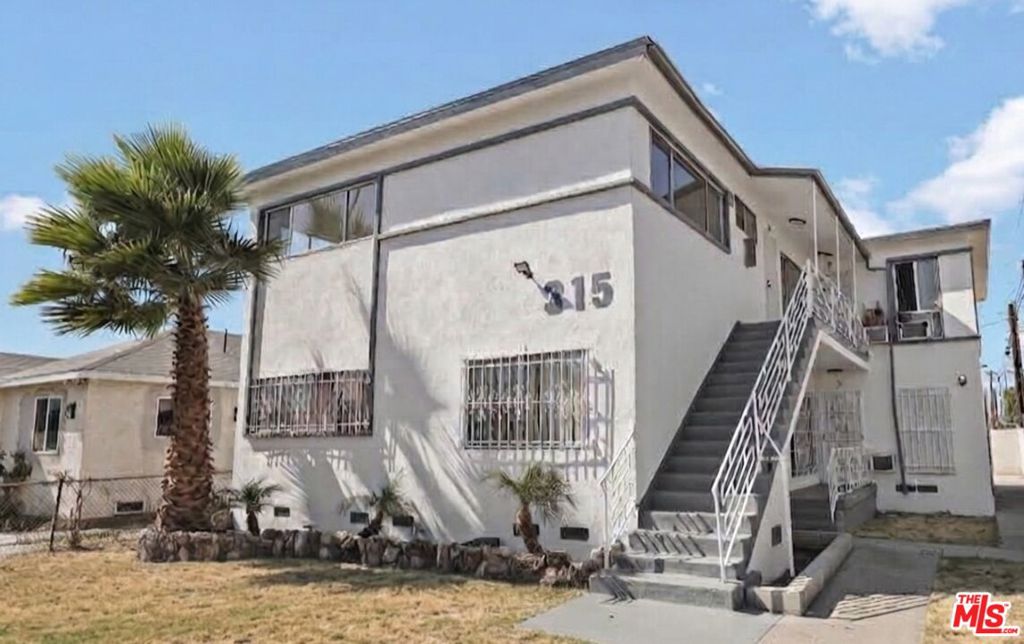315 W 65th Street Property Photo 2