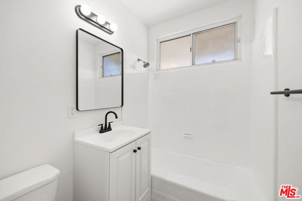 315 W 65th Street Property Photo 15