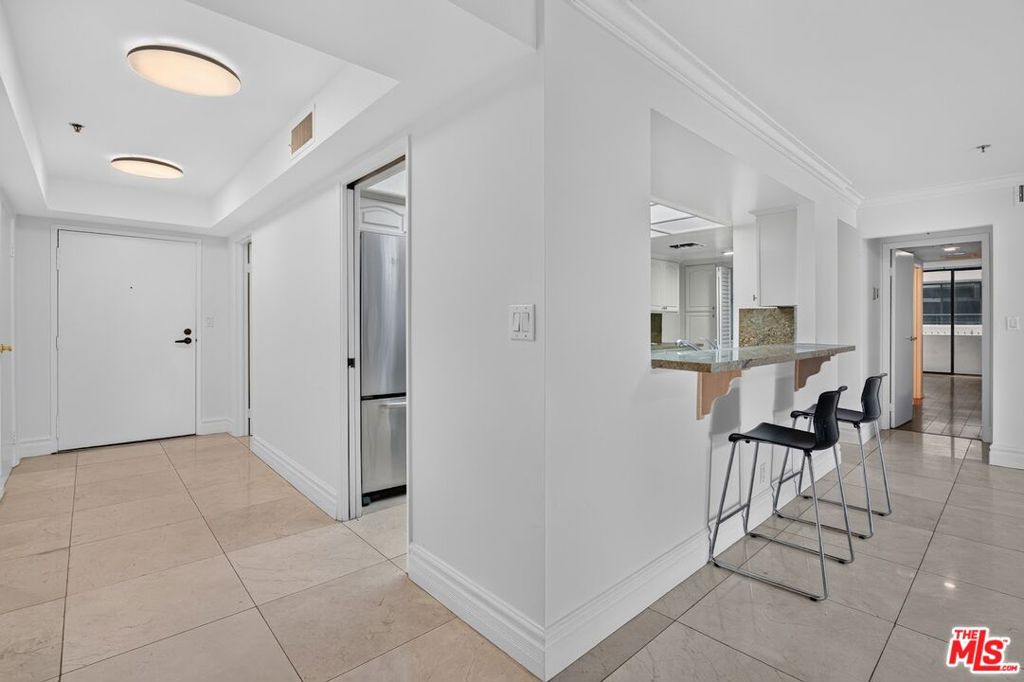10660 Wilshire Boulevard 309 Property Photo 8