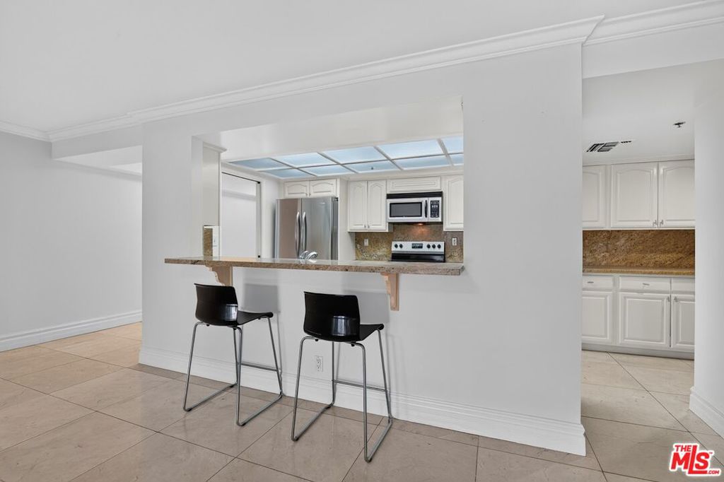 10660 Wilshire Boulevard 309 Property Photo 9