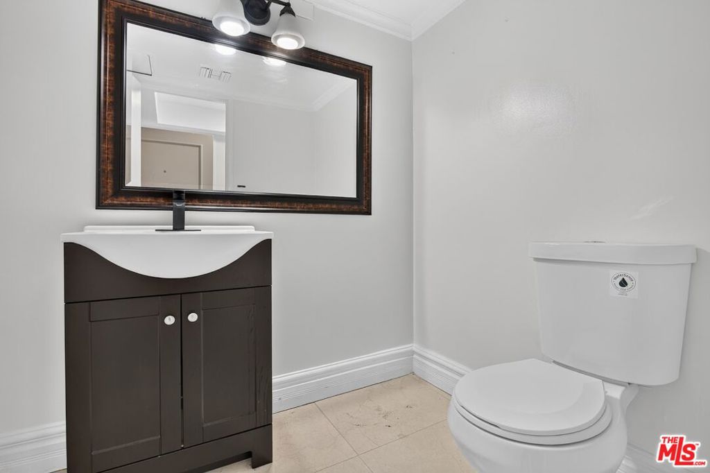 10660 Wilshire Boulevard 309 Property Photo 24