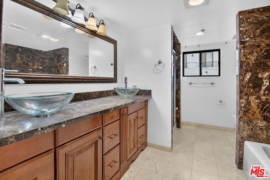 10660 Wilshire Boulevard 309 Property Photo 28