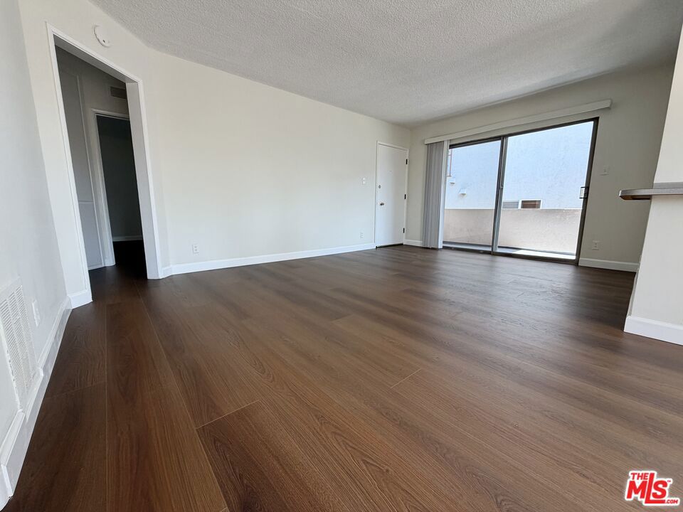 11727 Mayfield Avenue 5 Property Photo 2