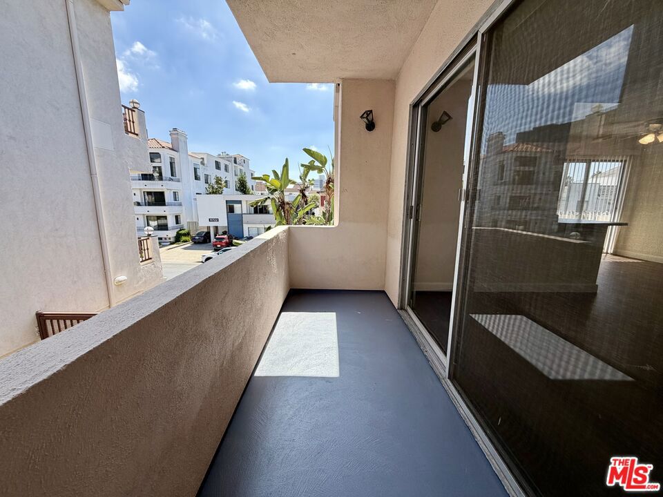 11727 Mayfield Avenue 5 Property Photo 3