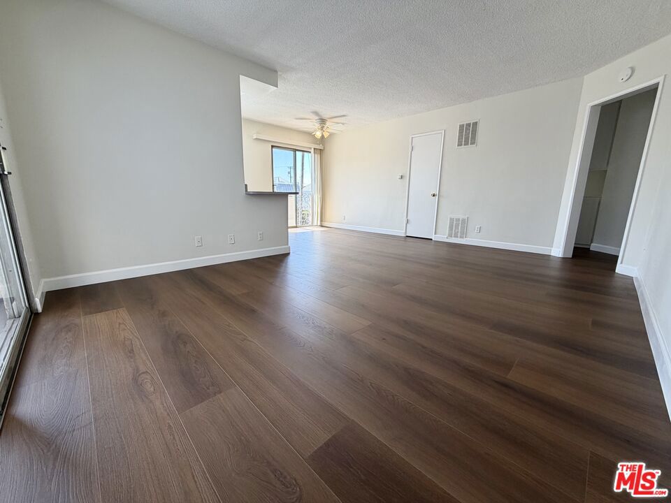 11727 Mayfield Avenue 5 Property Photo 5