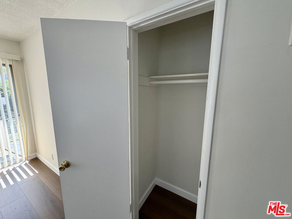 11727 Mayfield Avenue 5 Property Photo 12
