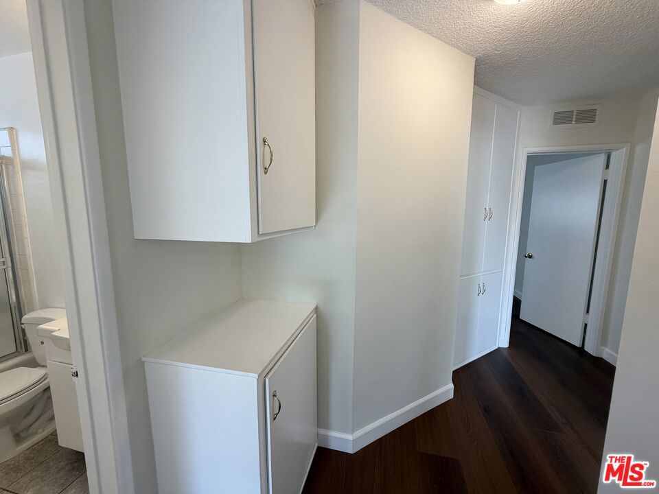 11727 Mayfield Avenue 5 Property Photo 18