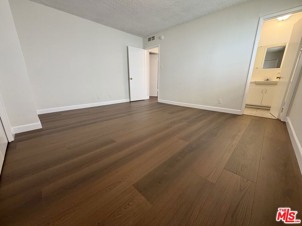11727 Mayfield Avenue 5 Property Photo 24