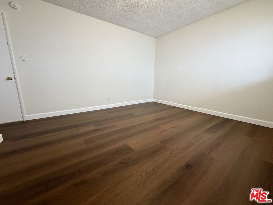 11727 Mayfield Avenue 5 Property Photo 27