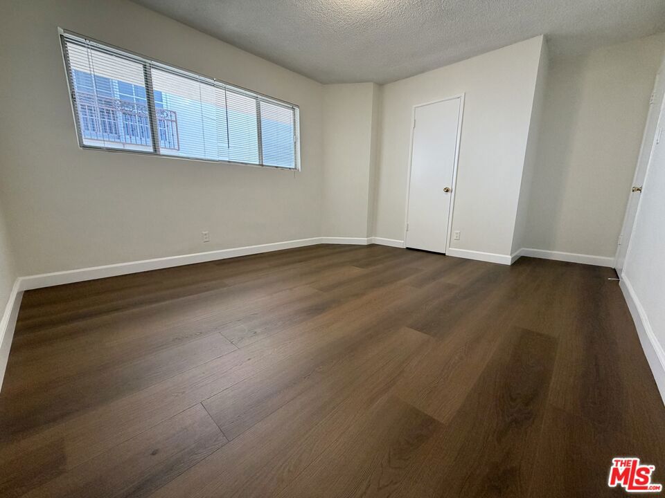 11727 Mayfield Avenue 5 Property Photo 28