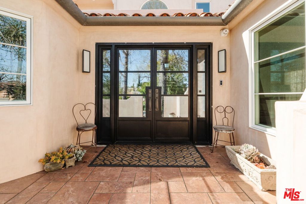 1633 Hi Point Street Property Photo 5
