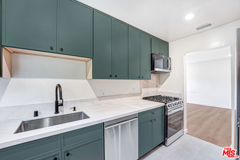 16185 W Sunset Blvd 8 Property Photo 6