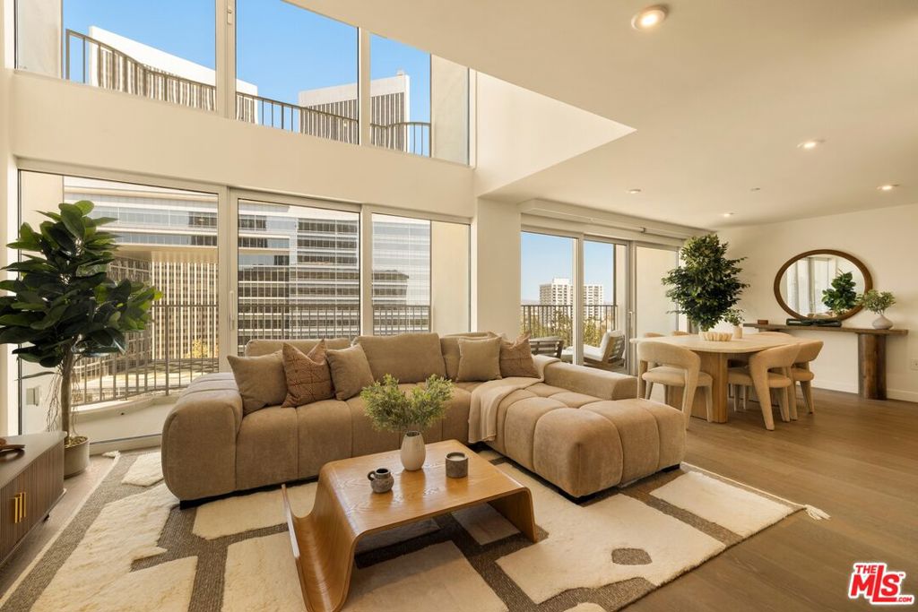 2025 Avenue Of The Stars 1220 Property Photo 1